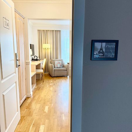 Krystal Boutique Mansion Hotel Хунедоара Екстериор снимка
