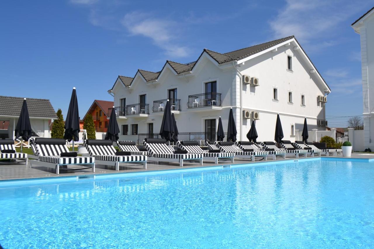 Krystal Boutique Mansion Hotel Хунедоара Екстериор снимка