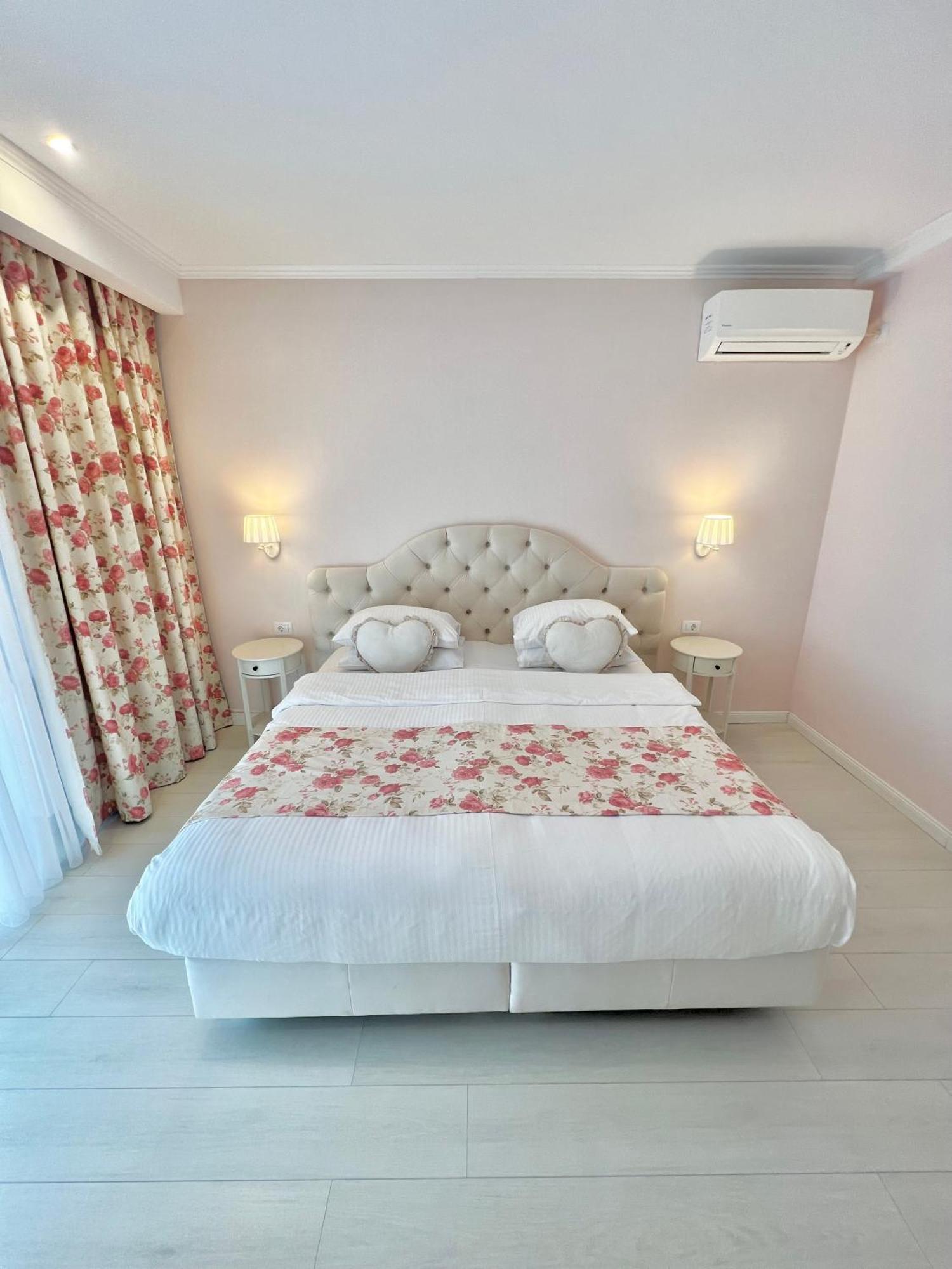Krystal Boutique Mansion Hotel Хунедоара Екстериор снимка