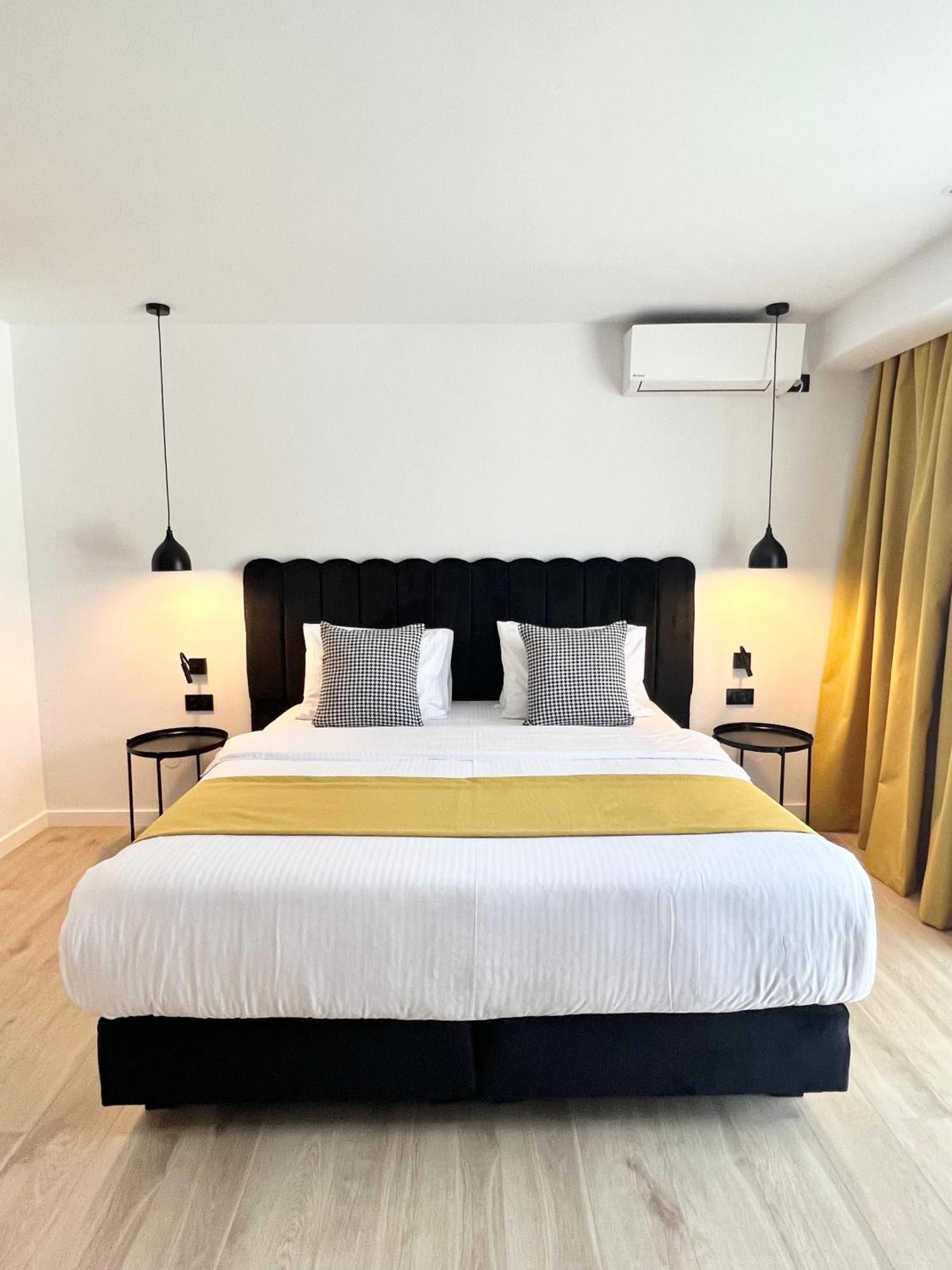 Krystal Boutique Mansion Hotel Хунедоара Екстериор снимка