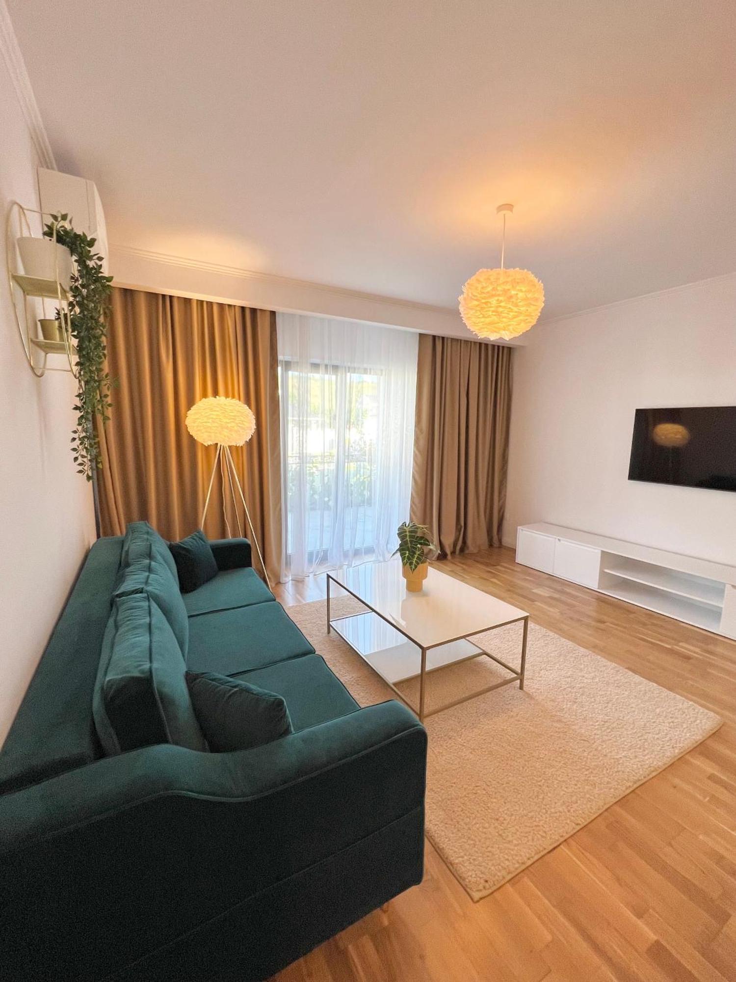 Krystal Boutique Mansion Hotel Хунедоара Екстериор снимка