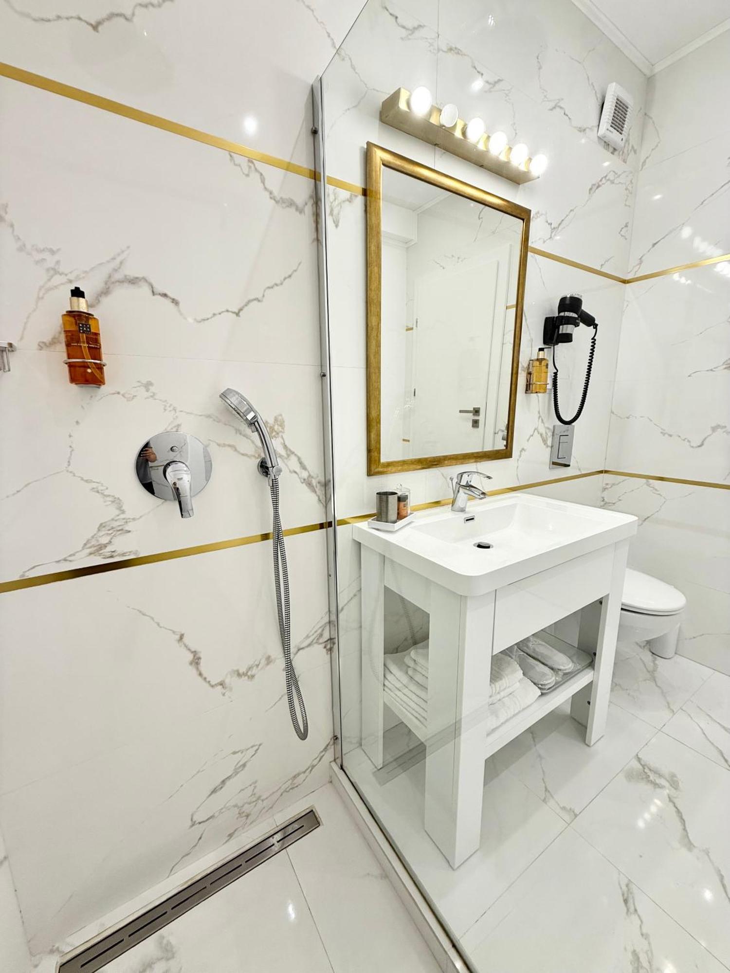 Krystal Boutique Mansion Hotel Хунедоара Екстериор снимка