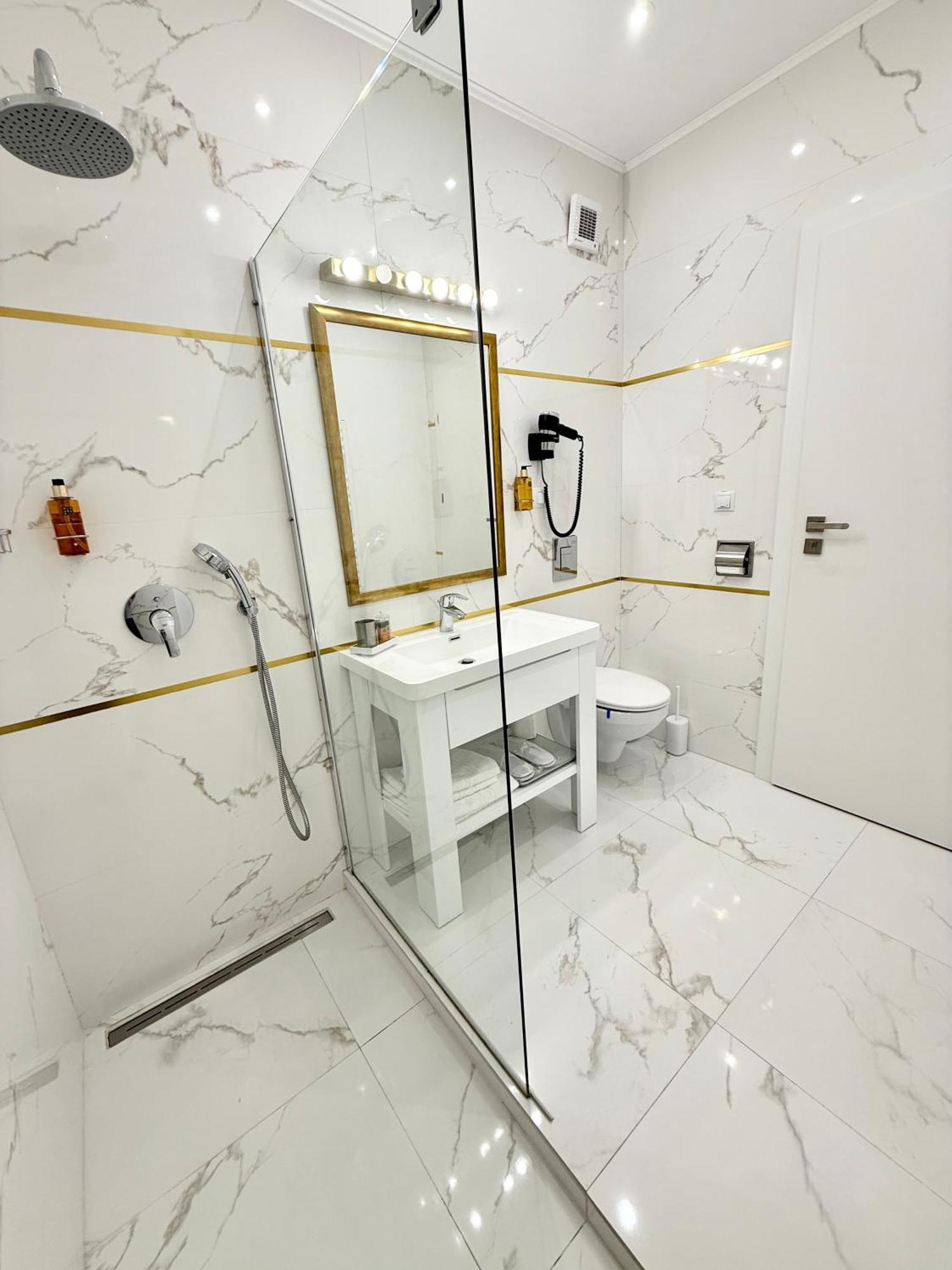 Krystal Boutique Mansion Hotel Хунедоара Екстериор снимка