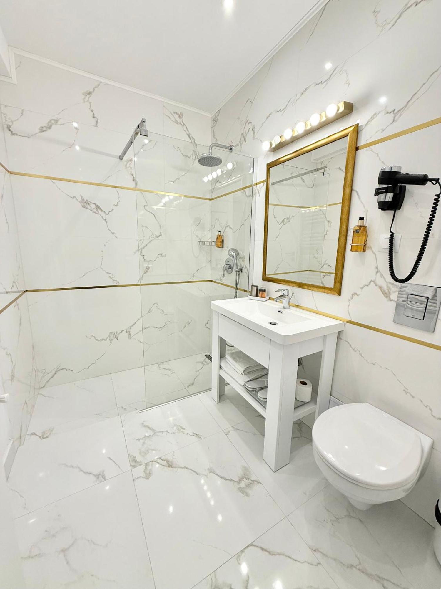 Krystal Boutique Mansion Hotel Хунедоара Екстериор снимка