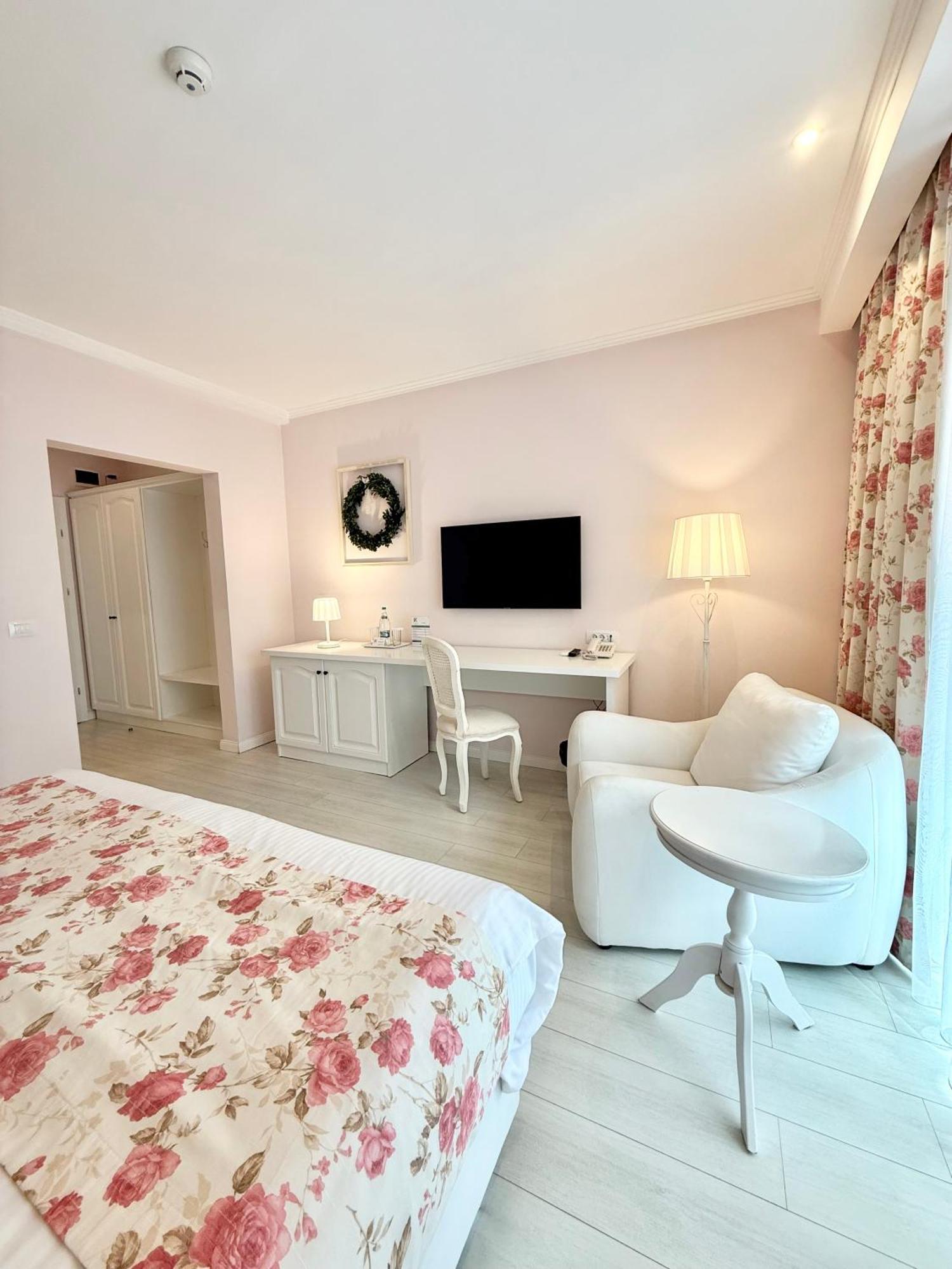 Krystal Boutique Mansion Hotel Хунедоара Екстериор снимка
