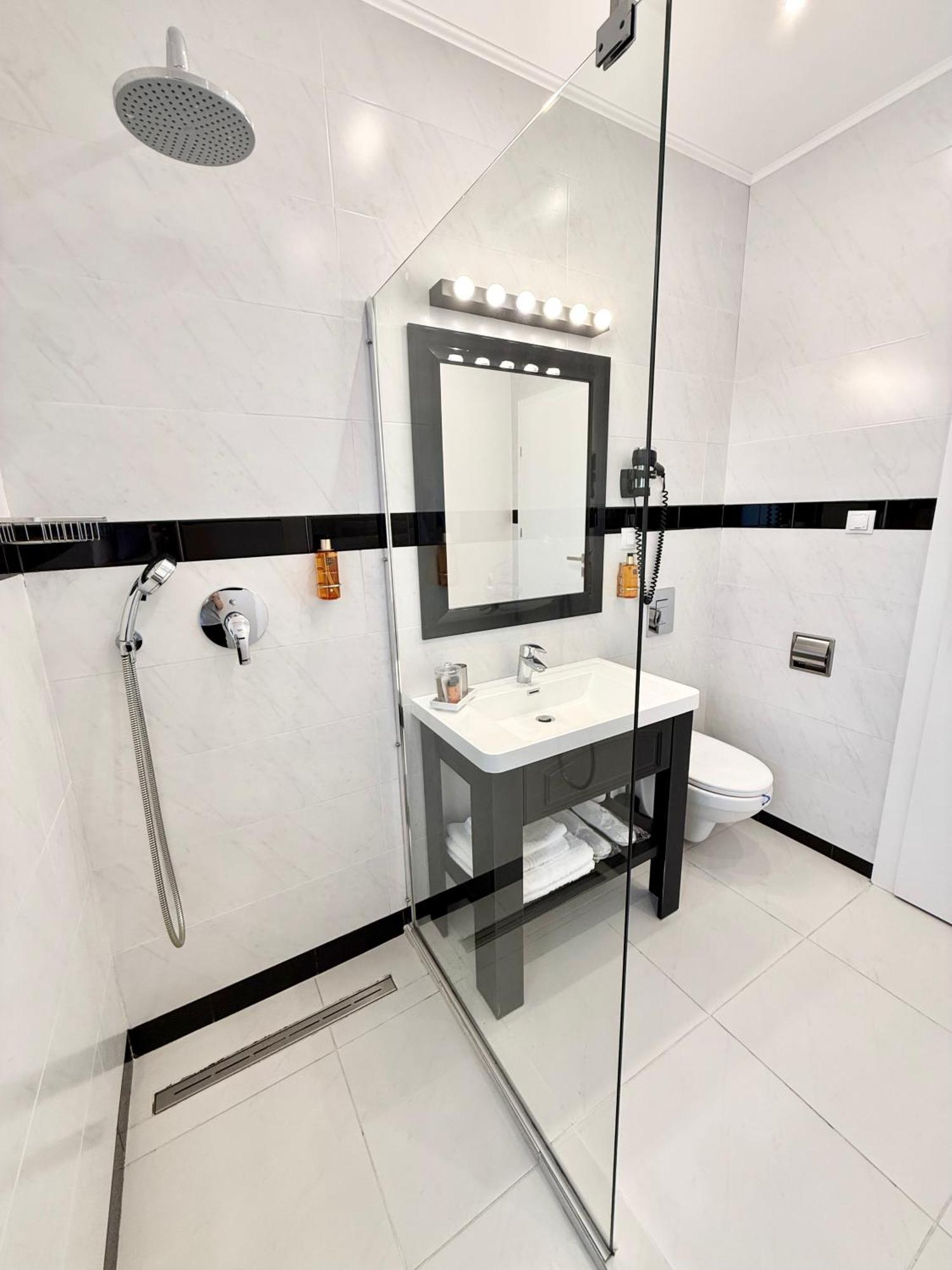 Krystal Boutique Mansion Hotel Хунедоара Екстериор снимка