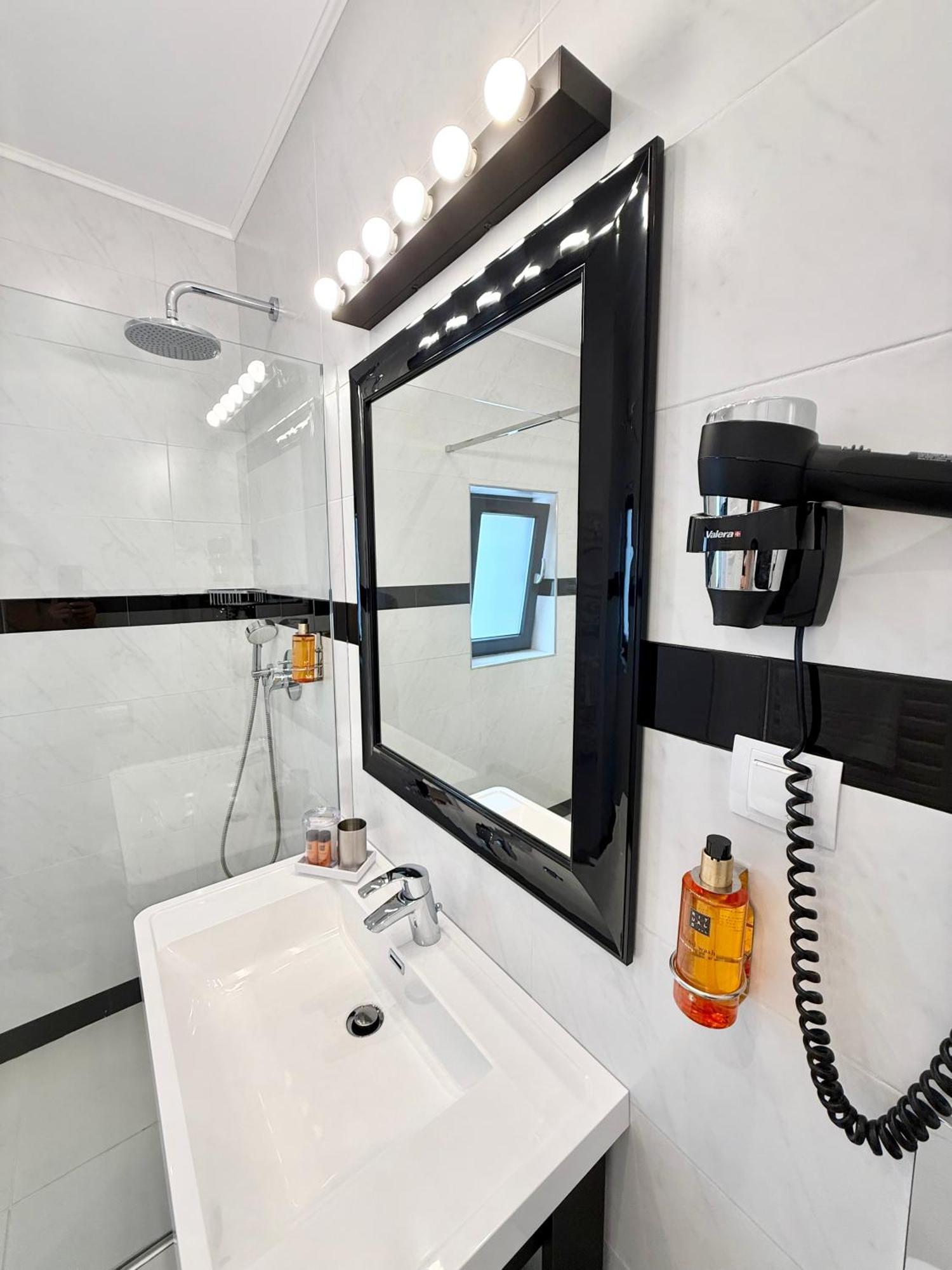 Krystal Boutique Mansion Hotel Хунедоара Екстериор снимка