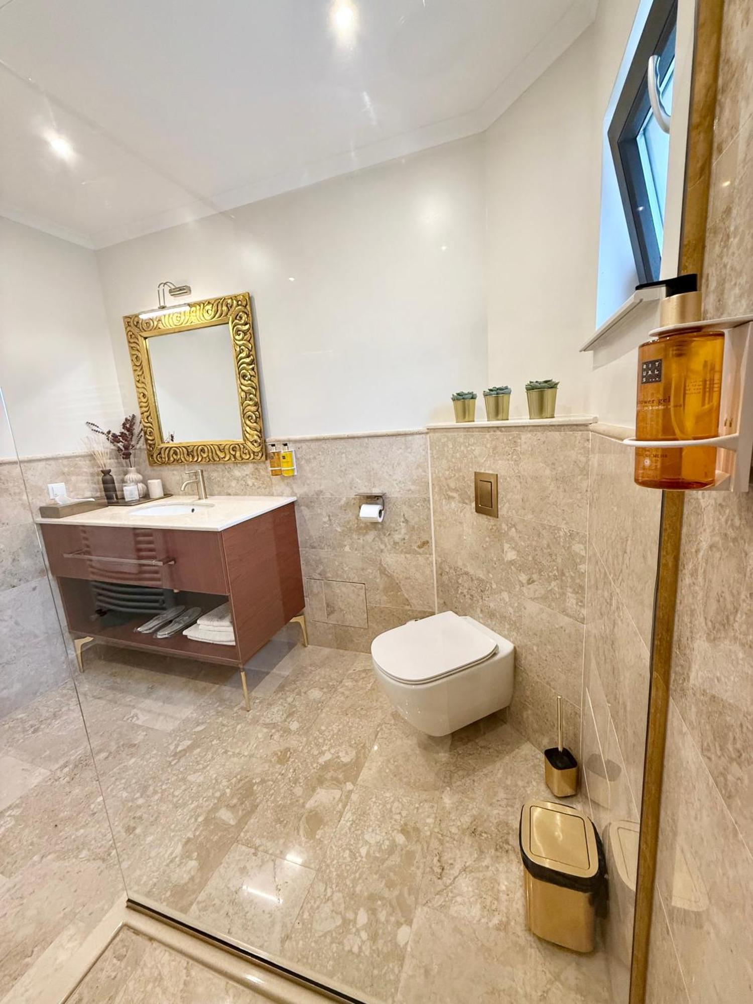 Krystal Boutique Mansion Hotel Хунедоара Екстериор снимка