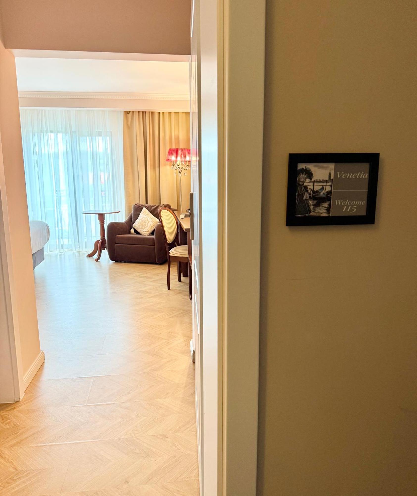 Krystal Boutique Mansion Hotel Хунедоара Екстериор снимка