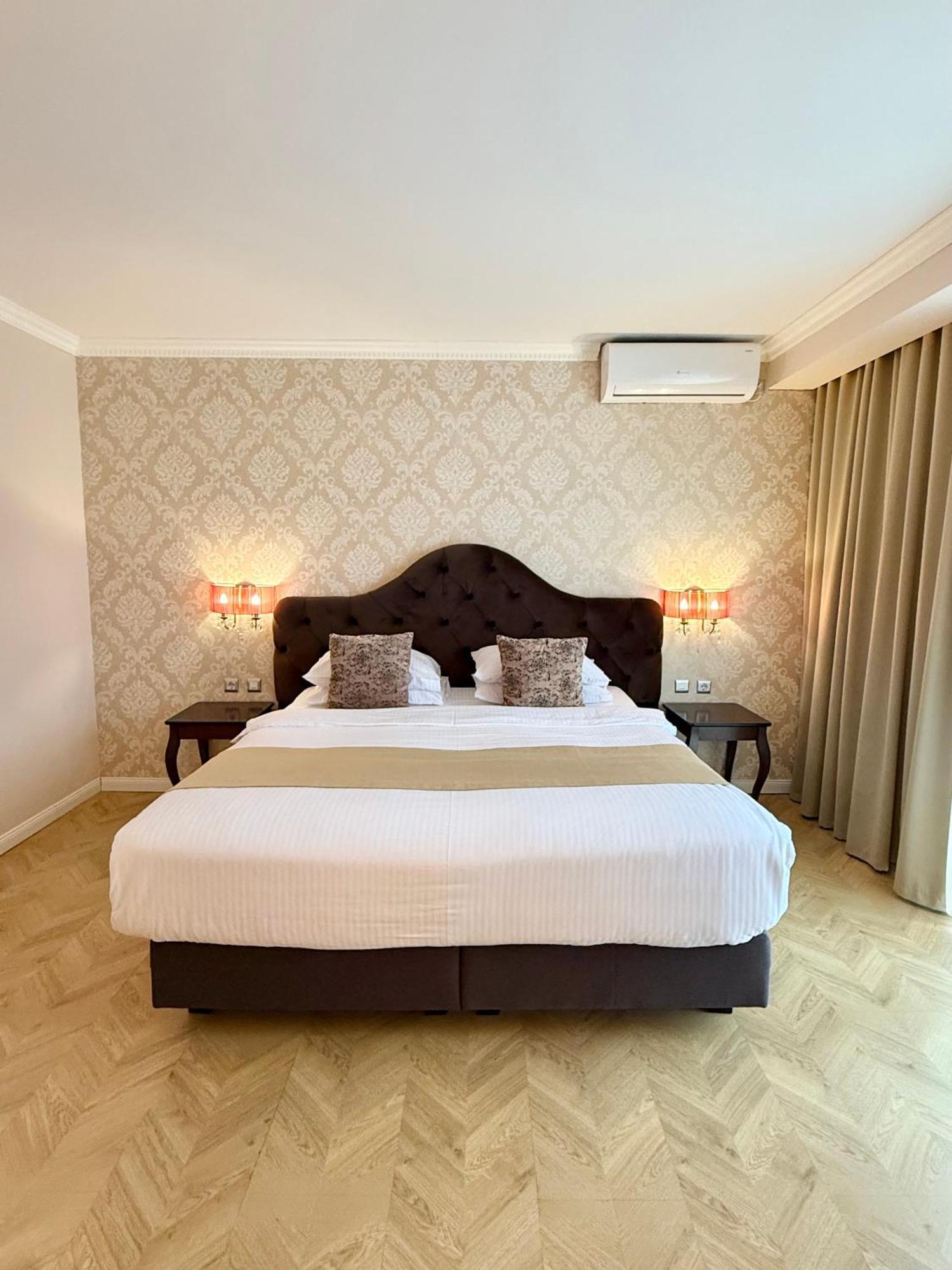 Krystal Boutique Mansion Hotel Хунедоара Екстериор снимка