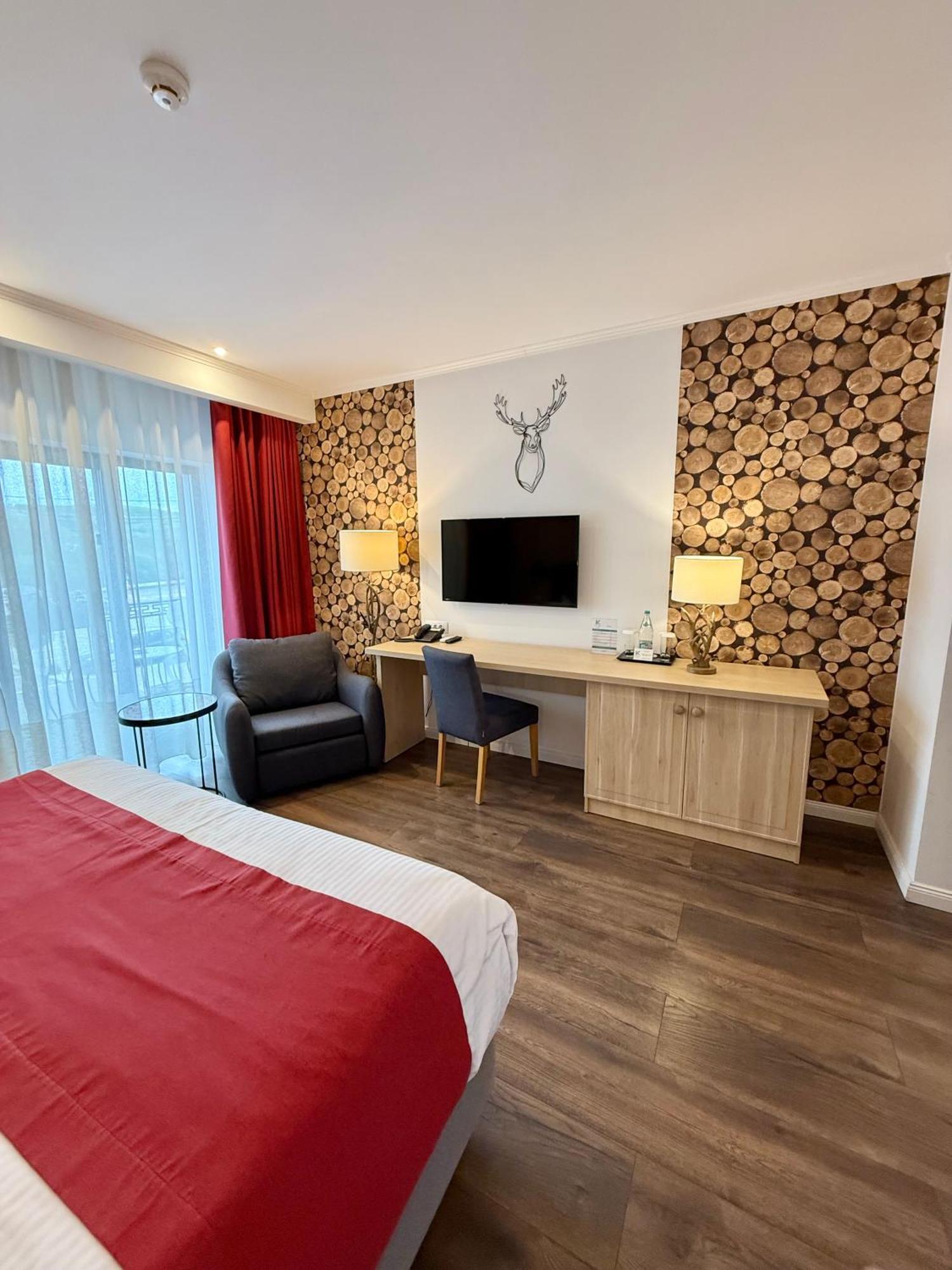 Krystal Boutique Mansion Hotel Хунедоара Екстериор снимка