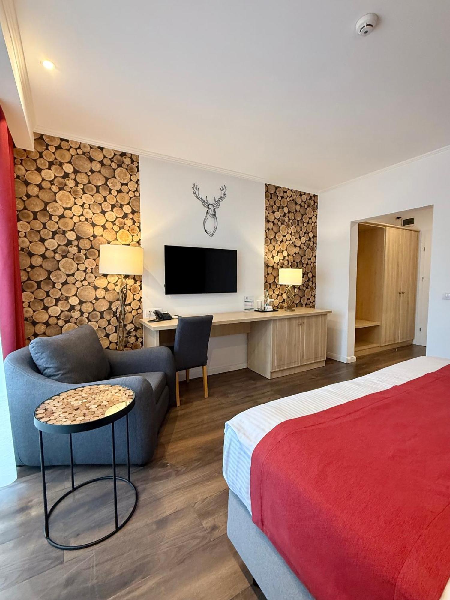 Krystal Boutique Mansion Hotel Хунедоара Екстериор снимка