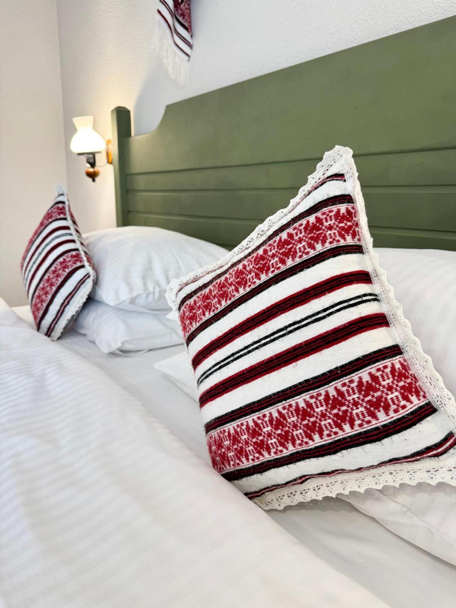 Krystal Boutique Mansion Hotel Хунедоара Екстериор снимка