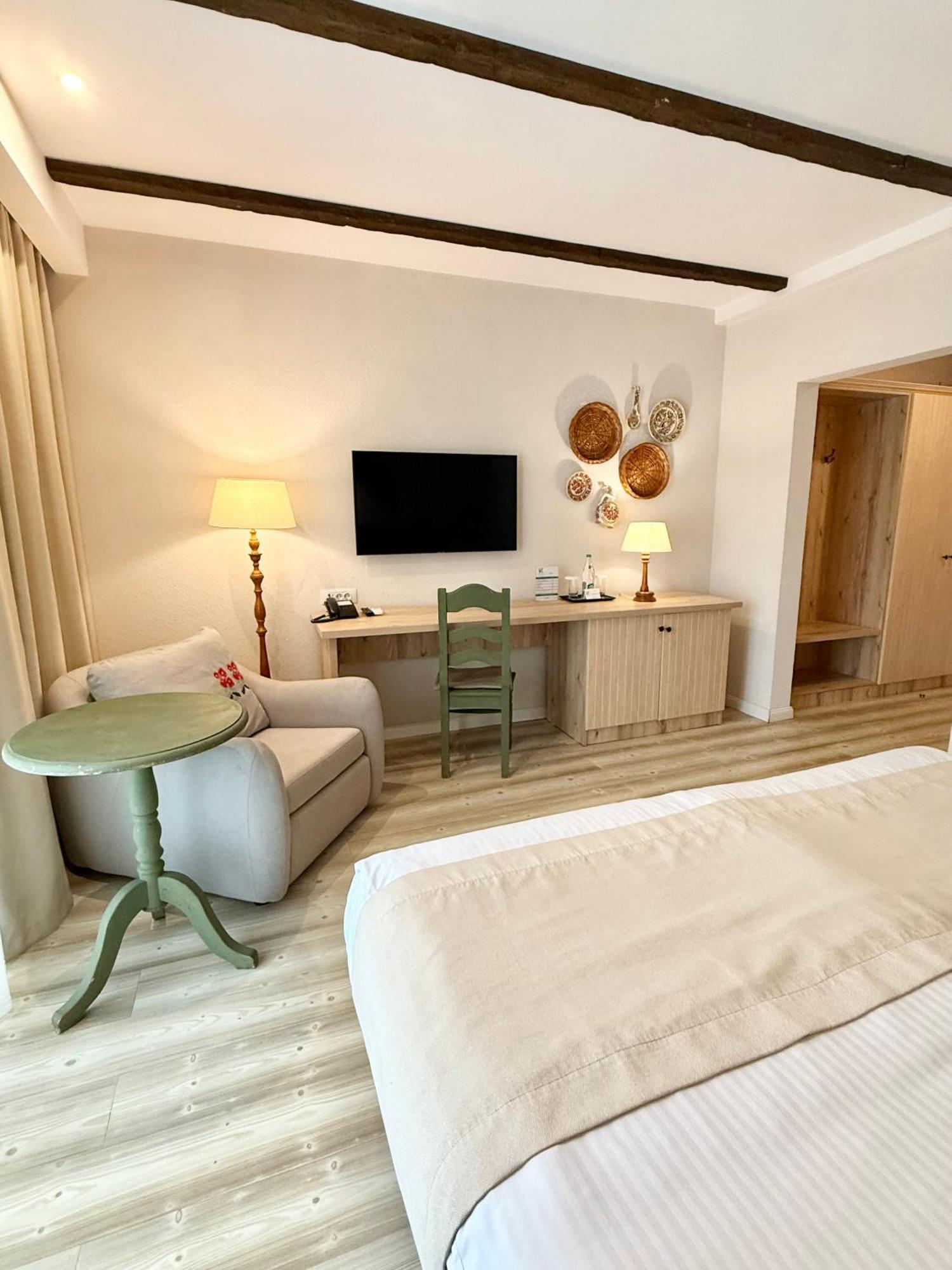 Krystal Boutique Mansion Hotel Хунедоара Екстериор снимка