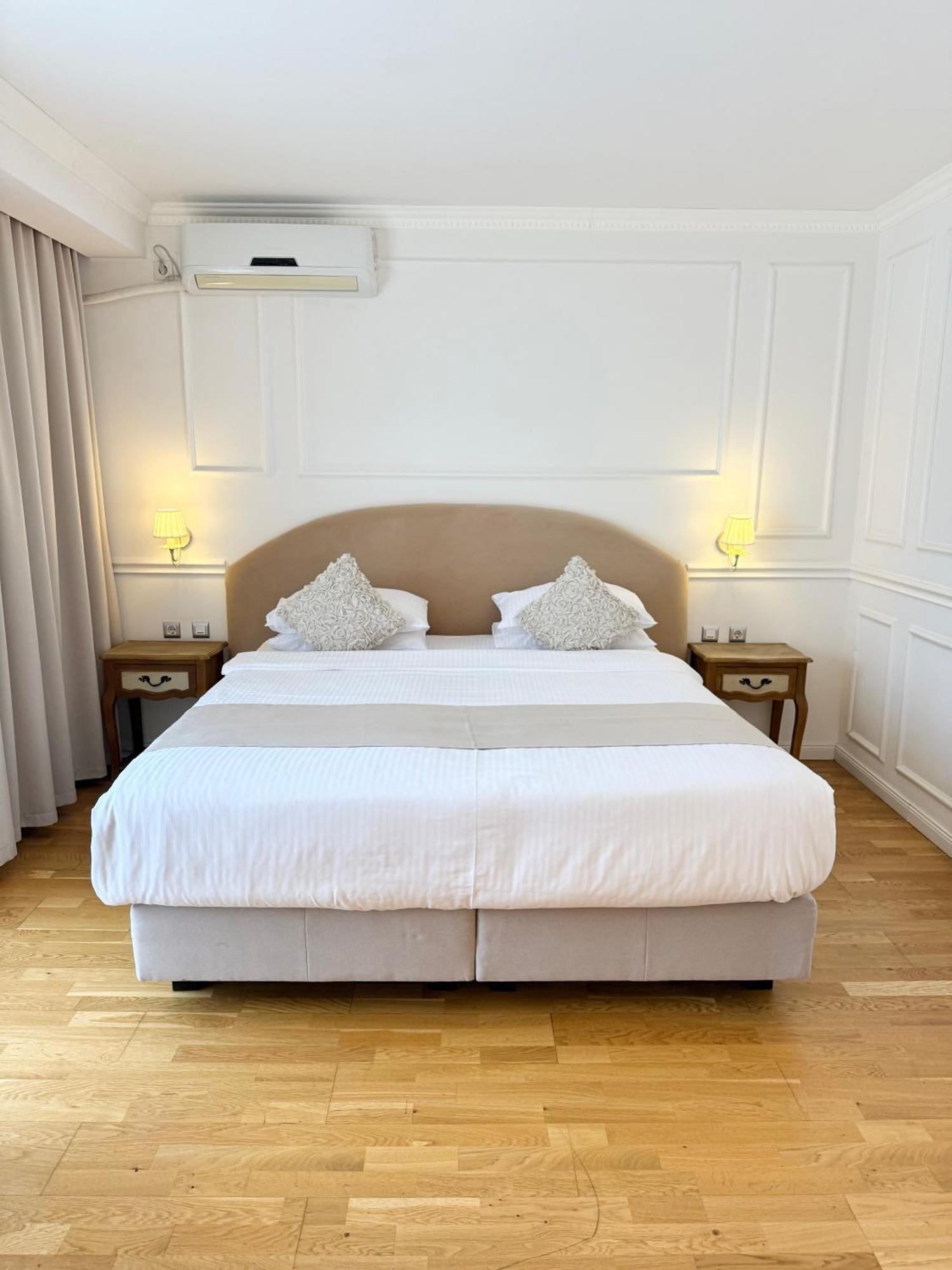 Krystal Boutique Mansion Hotel Хунедоара Екстериор снимка
